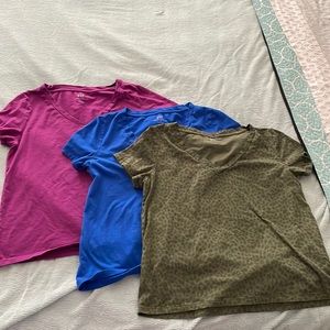 Bundle of 3 t’s and 2 leggings